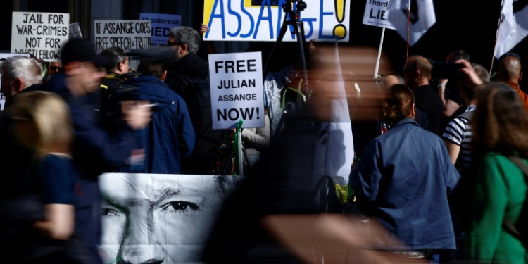 Supporters of Julian Assange have gathered outside the court in central London. ©AFP