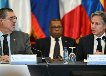 US Secretary of State Antony Blinken (R) speaks next to Guatemala's President Bernardo Arevalo (L) during the Los Angeles Declaration on Migration and Protection ministerial meeting in Guatemala City on May 7, 2024. ©AFP