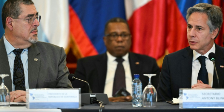 US Secretary of State Antony Blinken (R) speaks next to Guatemala's President Bernardo Arevalo (L) during the Los Angeles Declaration on Migration and Protection ministerial meeting in Guatemala City on May 7, 2024. ©AFP