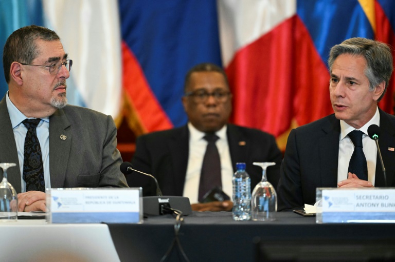 US Secretary of State Antony Blinken (R) speaks next to Guatemala's President Bernardo Arevalo (L) during the Los Angeles Declaration on Migration and Protection ministerial meeting in Guatemala City on May 7, 2024. ©AFP