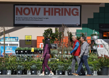 The United States added 175,000 jobs in April, missing analyst expectations significantly, according to government data. ©AFP