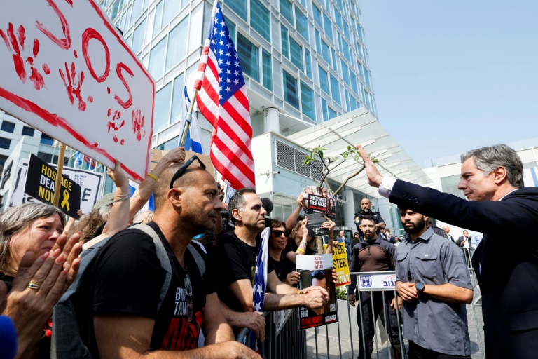 US Secretary of State Antony Blinken meets with the families of hostages kidnapped by militants during Hamas's October 7 attack on Israel outside his Tel Aviv hotel. ©AFP