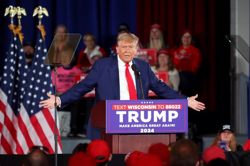 Former US president and Republican presidential candidate Donald Trump repeated in his false allegations of a stolen election as he campaigned in Wisconsin on May 1, 2024 / ©AFP