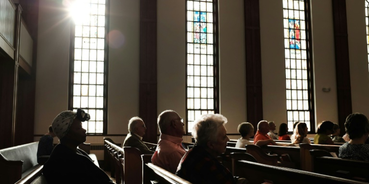 A prayer service at a United Methodist Church in Knoxville, Tennessee. ©AFP