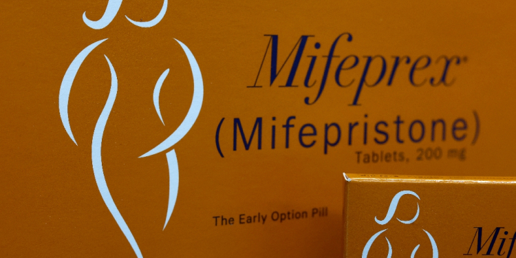 Packages of mifepristone on display at a family planning clinic in Rockville, Maryland / ©AFP