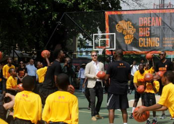 Britain's Prince Harry (C), Duke of Sussex, took part in a Lagos basketball exhibition on his visit to Nigeria to promote the Invictus Games. ©AFP