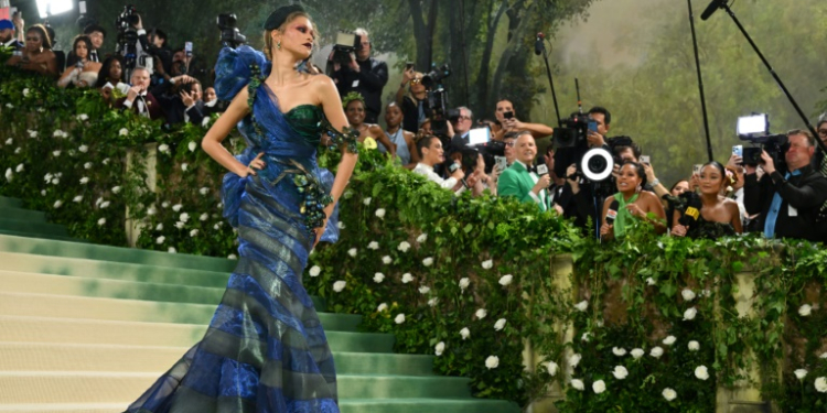 Zendaya's jewel-toned Galliano gown included a hummingbird nestled at her neck. ©AFP