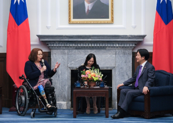 Taiwan's President Lai Ching-te (R) meets US Senator Tammy Duckworth (L) at the Presidential Office in Taipei / ©AFP