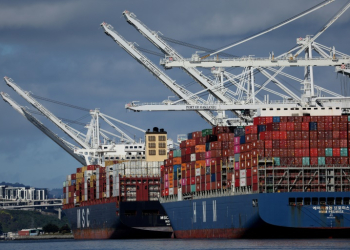 The US trade deficit narrows slightly to $69.4 billion in March, but the gap remains wider than analysts anticipated. ©AFP