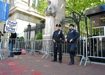 Police guard the gates of Columbia University in New York City after clearing the protest encampment there overnight / ©AFP