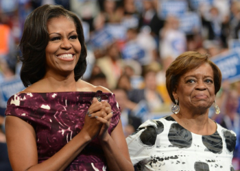 Then First Lady Michelle Obama (L) and her mother Marian Robinson are seen in Charlotte, North Carolina in September 2012. ©AFP