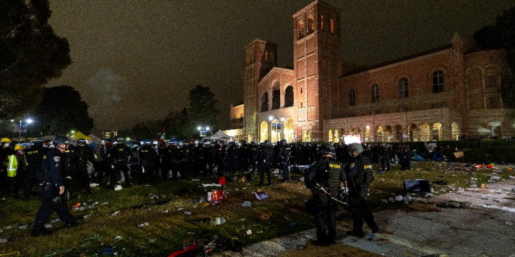 Police have cleared a pro-Palestinian encampment on the campus of the University of California, Los Angeles (UCLA) / ©AFP