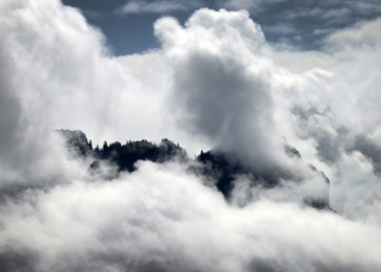 Cloud can both protect Earth from the Sun's radiation or trap it in like a blanket, scientists say. ©AFP