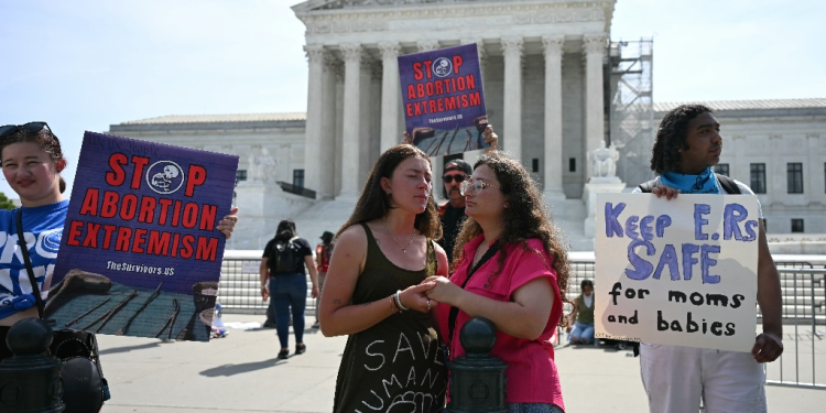 Abortion advocates demonstrate outside he US Supreme Court in Washington on June 26, 2024 / ©AFP