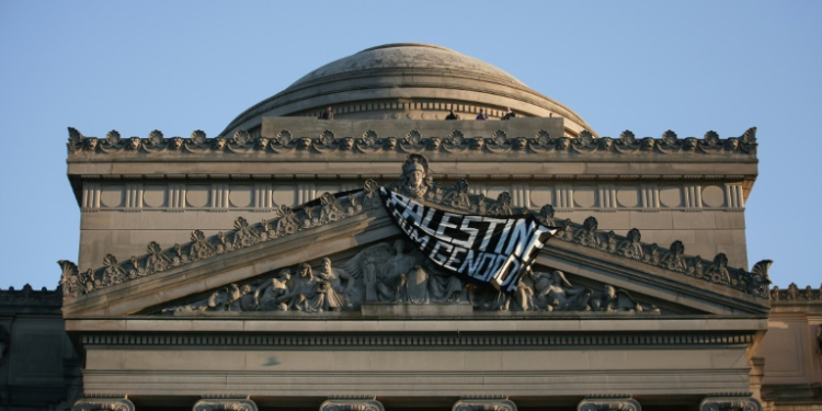 Dozens of pro-Palestinian protesters descended on New York's Brooklyn Museum, leading to at least 22 arrests. ©AFP