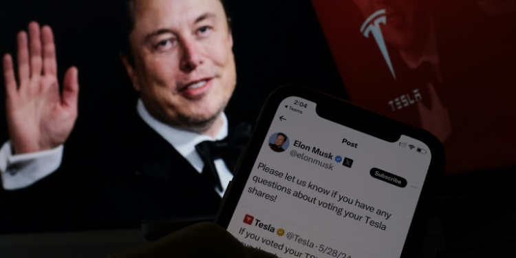 Tech billionaire Elon Musk is encouraging shareholders in electric automaker Tesla to vote in favor of a plan that includes a massive pay package for the company's founder and chief executive. ©AFP