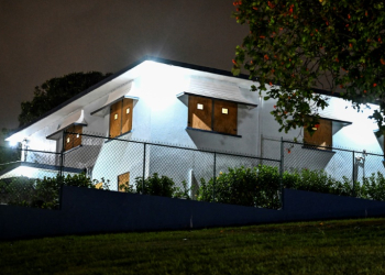 A building is boarded up in preparation for  Hurricane Beryl in Bridgetown, Barbados on June 29, 2024. ©AFP