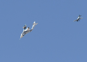 The Virgin Galactic SpaceShipTwo spaceplane Unity and mothership separate as they fly way above Spaceport America in New Mexico in July 2021 on the way to the cosmos. ©AFP