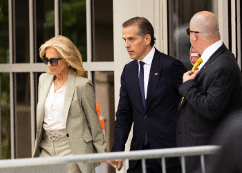 Hunter Biden, joined by his mother US First Lady Jill Biden, exits the J. Caleb Boggs Federal Building in Wilmington, Delaware, on June 11, 2024, after being found guilty / ©AFP