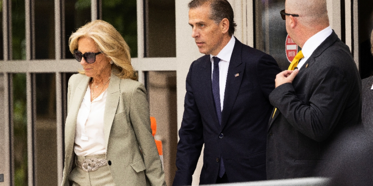 Hunter Biden, joined by his mother US First Lady Jill Biden, exits the J. Caleb Boggs Federal Building in Wilmington, Delaware, on June 11, 2024, after being found guilty / ©AFP