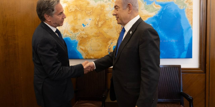 US Secretary of State Antony Blinken (L), pushing a Gaza ceasefire plan, meets Israeli Prime Minister Benjamin Netanyahu in Jerusalem  / ©AFP