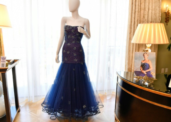 Dresses worn by the late Princess Diana are going under the hammer in California this week. ©AFP