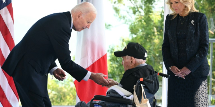 Biden met 41 veterans individually . ©AFP