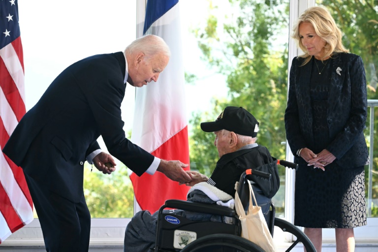 Biden met 41 veterans individually . ©AFP