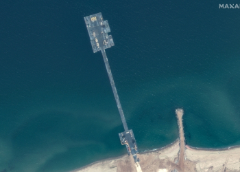 A handout satellite image courtesy of Maxar Technologies shows the US-built temporary aid pier on the Gaza coast on May 18, 2024 / ©AFP