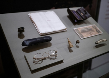 The contents of former US President Abraham Lincoln's pockets on the night he was assassinated. ©AFP