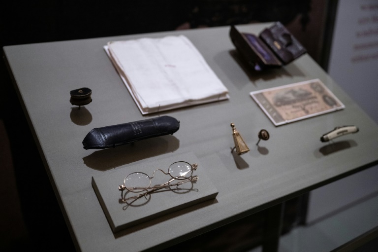 The contents of former US President Abraham Lincoln's pockets on the night he was assassinated. ©AFP