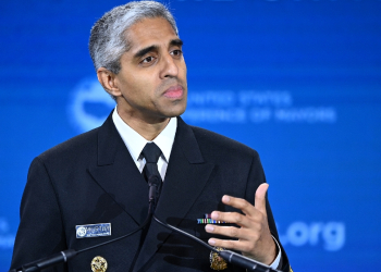 US Surgeon General Vivek Murthy called for Congress to pass mandates on social media to protect young Americans' mental health / ©AFP