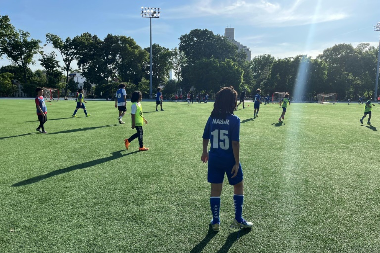 Children play football at the 5 Star Soccer Academy, run by Honduran footballer Nahun Romero, in the Queens borough of New York City on May 20, 2024.. ©AFP