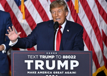 Former US president Donald Trump addresses supporters at the 2024 Iowa Republican presidential caucuses, where he said mail-in ballots were 'crooked' / ©AFP