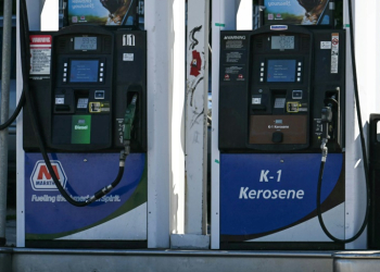 Gasoline prices fell last month. ©AFP