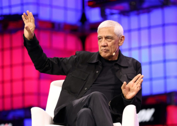 Vinod Khosla, founder of Khosla Ventures, speaks on a panel on the main stage during the 2024 Collision tech conference in Toronto, Canada. ©AFP