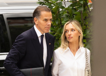 Hunter Biden, the son of US President Joe Biden, and his wife, Melissa Cohen Biden, arrive at court in Wilmington, Delaware during Hunter Biden's trial on federal gun charges / ©AFP