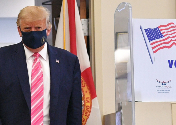 Former US president Donald Trump leaves a polling station after casting his ballot in the November 2020 presidential election / ©AFP