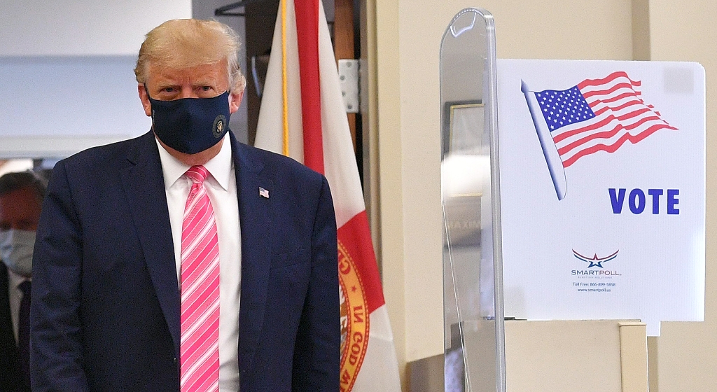 Former US president Donald Trump leaves a polling station after casting his ballot in the November 2020 presidential election / ©AFP