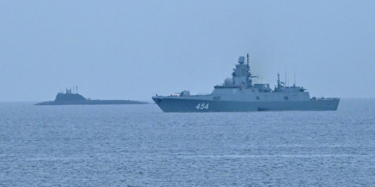 The Russian nuclear-powered submarine Kazan and the frigate Admiral Gorshkov, part of the Russian naval detachment visiting Cuba, arrive at Havana's harbor on June 12, 2024. ©AFP