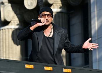 US actor Will Smith raps from a bus at the premiere of 'Bad Boys: Ride or Die' at the TCL Chinese Theatre in Hollywood, California. ©AFP