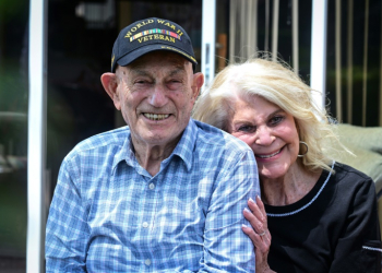 Harold Terens, 100, says his fiancee Jeanne Swerlin makes 'life worth living'. ©AFP