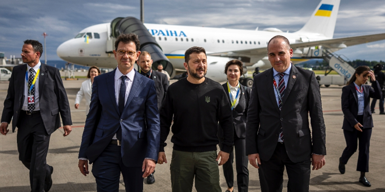 Ukraine's Volodymyr Zelensky (C) arrived at Zurich airport for the summit / ©AFP