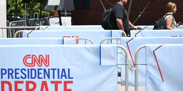 CNN signage ahead of the first 2024 presidential debate between Joe Biden and Donald Trump, in Atlanta, Georgia / ©AFP