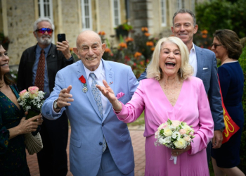 US WWII veteran Harold Terens, 100, married his 96-year-old sweetheart Jeanne Swerlin in the town of Carentan-les-Marais, northwestern France. ©AFP