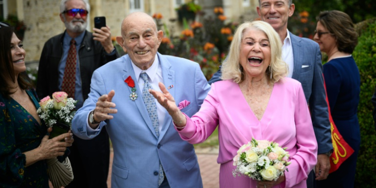 US WWII veteran Harold Terens, 100, married his 96-year-old sweetheart Jeanne Swerlin in the town of Carentan-les-Marais, northwestern France. ©AFP