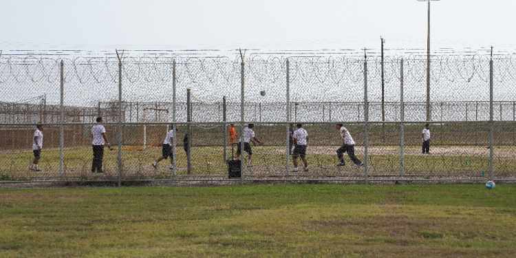 More than 1,000 men are housed at the Port Isabel Detention Center in Texas, where they await news of their immigration applications / ©AFP