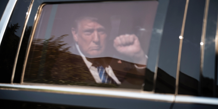 Former US president Donald Trump gestures as he arrives into the Captiol Hill Club back entrance on June 13, 2024 in Washington, DC / ©AFP