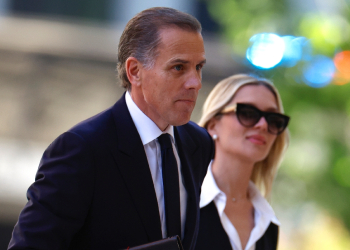 Hunter Biden, the son of US President Joe Biden, and his wife Melissa Cohen Biden arrive at the courthouse / ©AFP