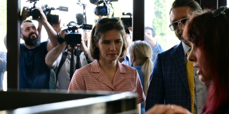 Amanda Knox arrives with her husband Christopher Robinson at the courthouse in Florence, on June 5, 2024 . ©AFP